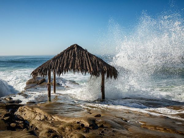 Collins, Ann 아티스트의 USA-California-La Jolla High surf at high tide inundates Windansea Surf Shack작품입니다.